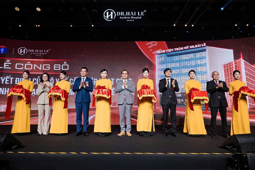 Cắt băng khánh thành bệnh viện tạo hình thẩm mỹ Dr.Hải Lê