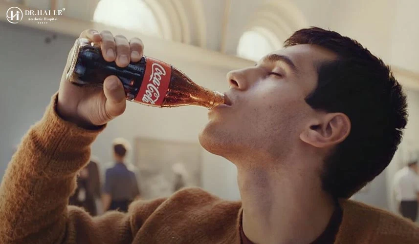 Một lon Coca Zero thể tích 330ml hoặc 345ml chứa chính xác 0 calo cùng 0g đường