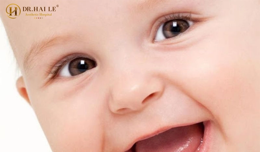Mẹo để em bé có mắt 2 mí để đảm bảo sự phát triển tự nhiên của đôi mắt bé mà không gây ảnh hưởng đến thị giác