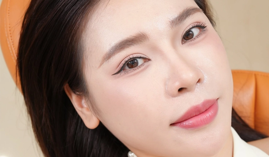 Nhấn mí và cắt mí là hai phương pháp phẫu thuật và thủ thuật tạo hình nếp mí mắt phổ biến trong y khoa