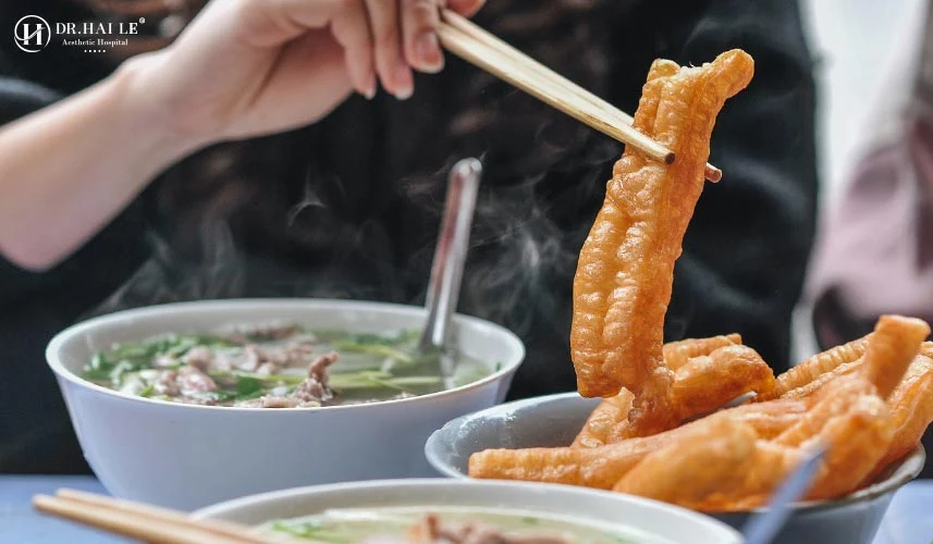 Trong 100g quẩy truyền thống chưa qua tẩm đường chứa trung bình từ 456 kcal đến 578 kcal