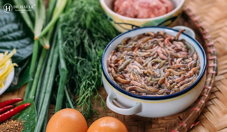 Việc duy trì chế độ dinh dưỡng lành mạnh kết hợp kiểm soát calo là nền tảng để có vóc dáng cân đối